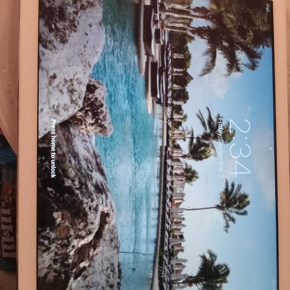 Ipad  like new - Picture 1 of 1